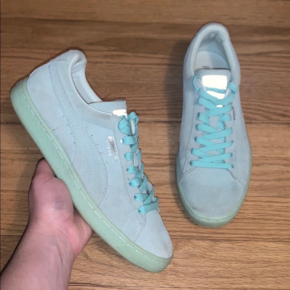 PUMA CLASSIC SUEDE SNEAKERS